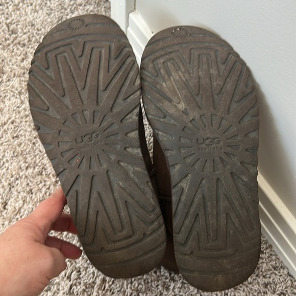 Women’s Dark Brown UGG. - Picture 5 of 5